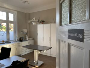 Interior Design Tierarztpraxis Hamburg – Behandlungsraum